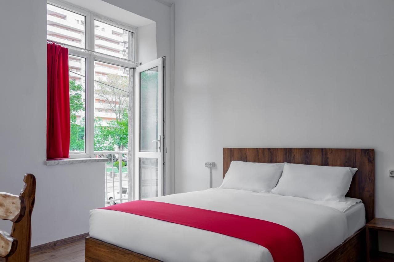 Family Appartments On Buzand Street เยเรวาน ภายนอก รูปภาพ