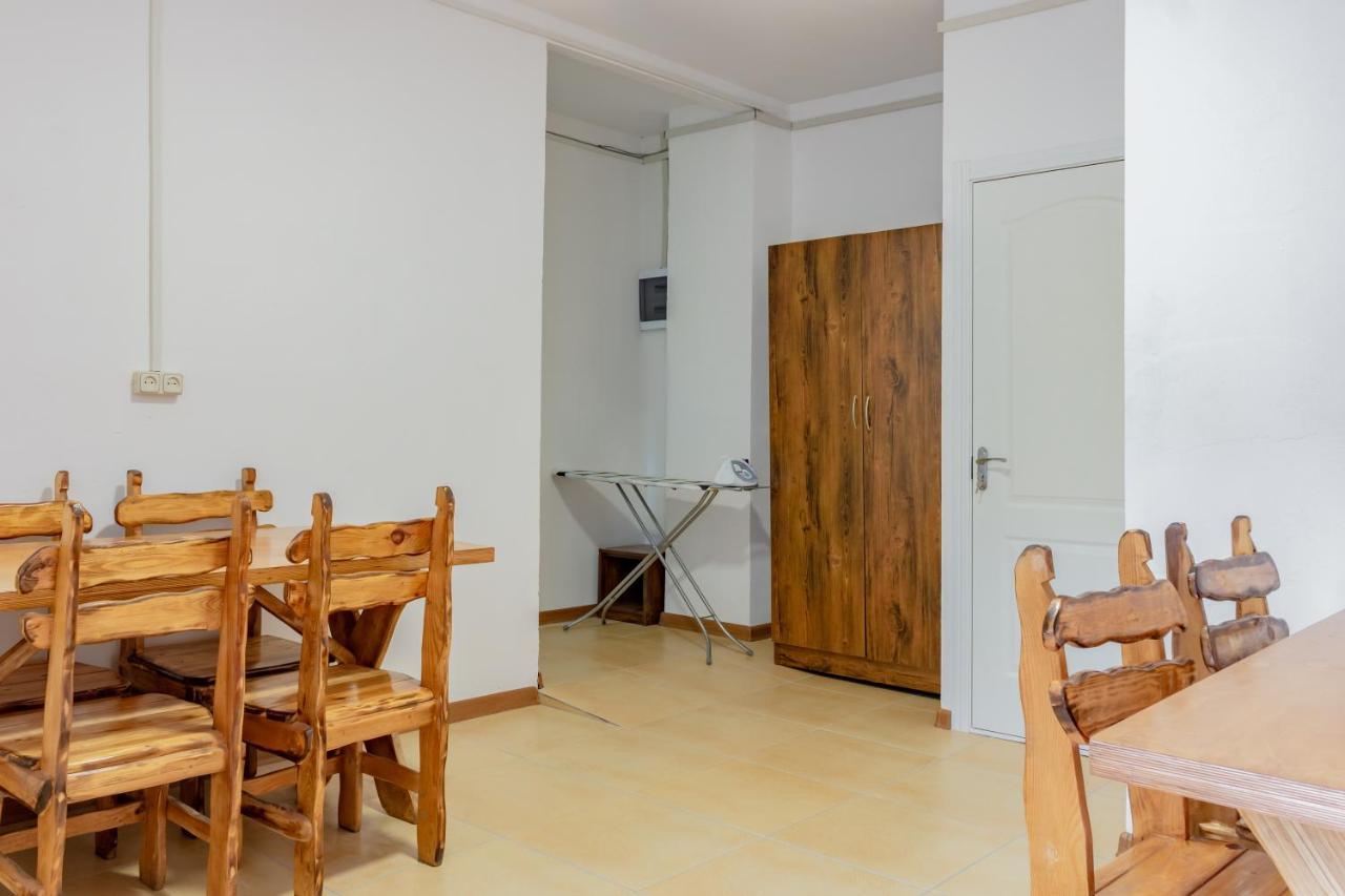 Family Appartments On Buzand Street เยเรวาน ภายนอก รูปภาพ