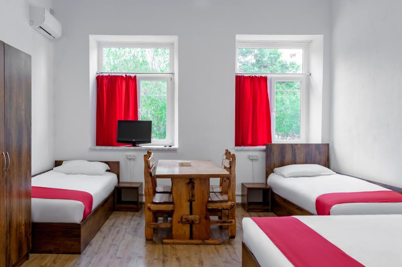 Family Appartments On Buzand Street เยเรวาน ภายนอก รูปภาพ