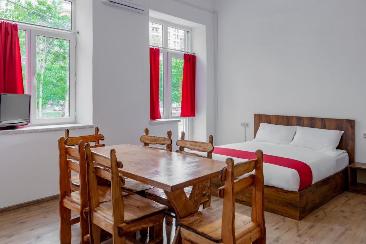 Family Appartments On Buzand Street เยเรวาน ภายนอก รูปภาพ
