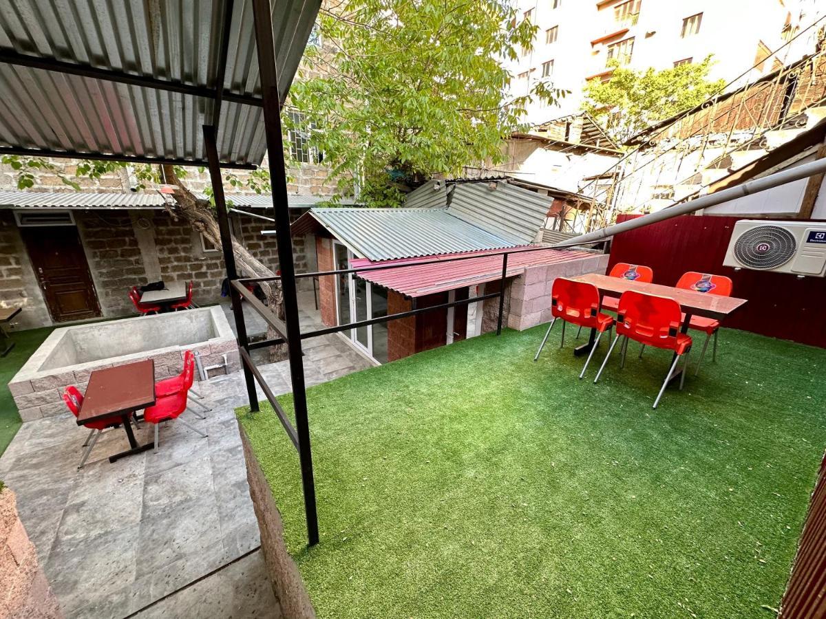 Family Appartments On Buzand Street เยเรวาน ภายนอก รูปภาพ